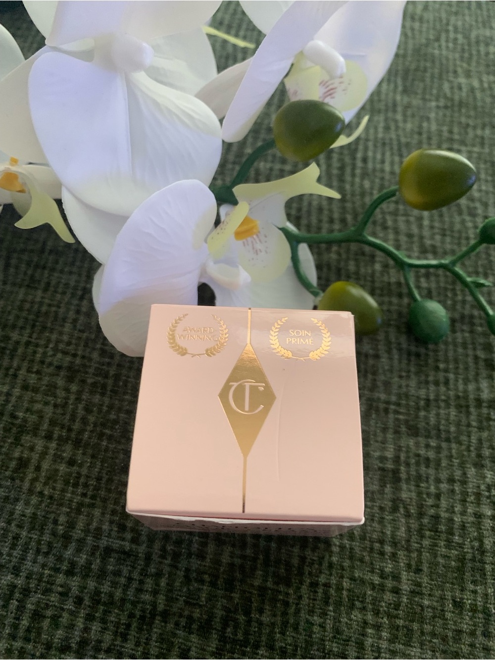 Charlotte Tilbury Magic Cream Mini - Pale Pink & Gold Packaging - Picture 2 of 5